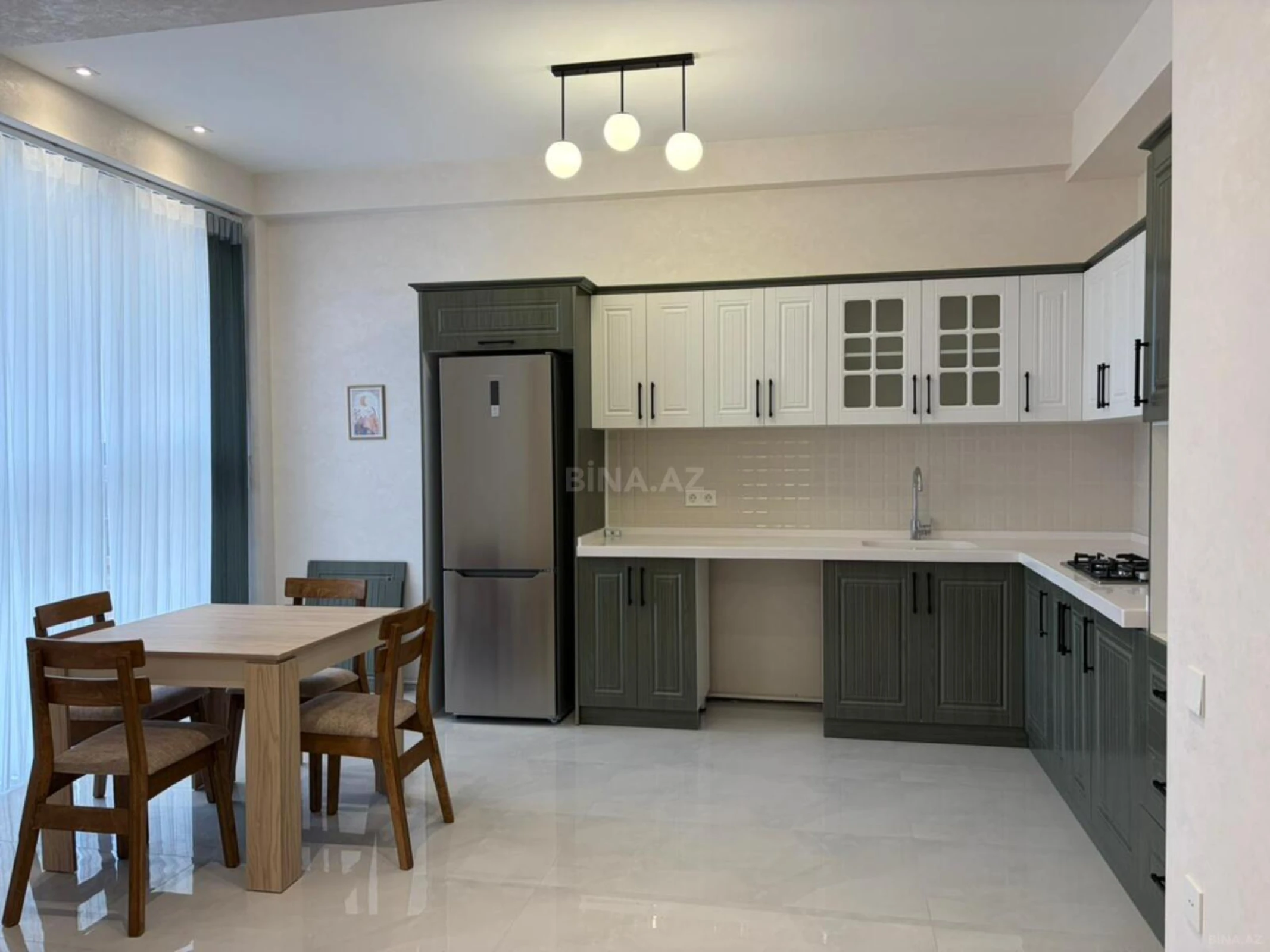 Satılır 3 otaqlı mənzil 130 m²