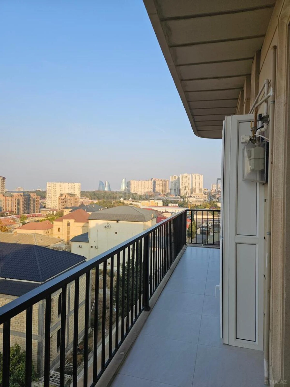 Satılır 3 otaqlı mənzil 130 m²