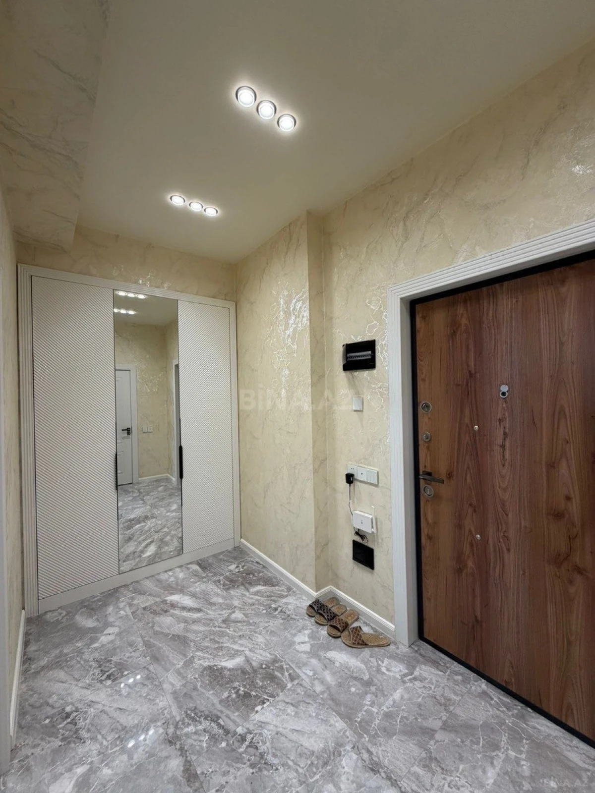 Satılır 2 otaqlı mənzil 55 m²