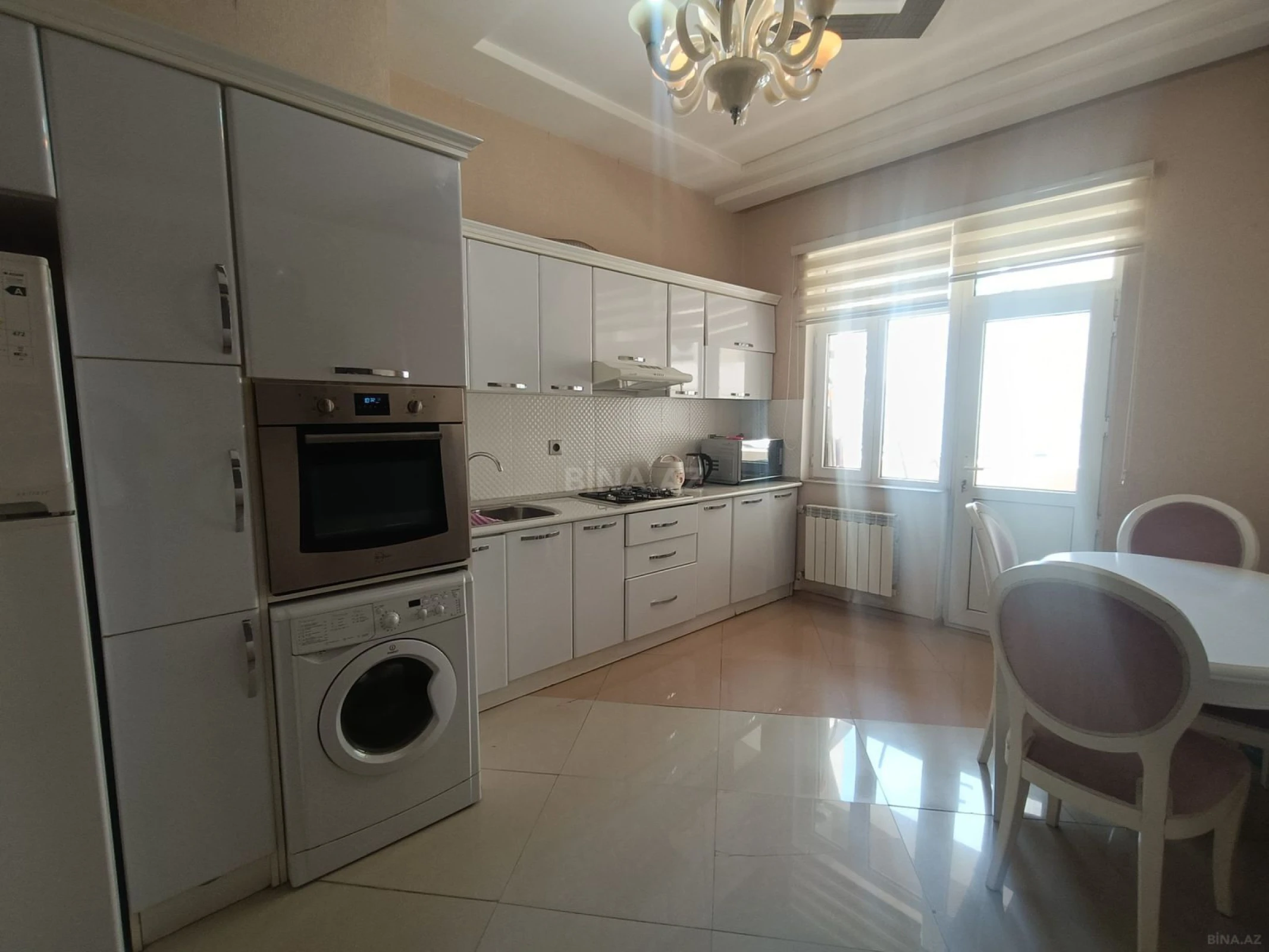 Kirayə verilir 2 otaqlı mənzil 94 m²