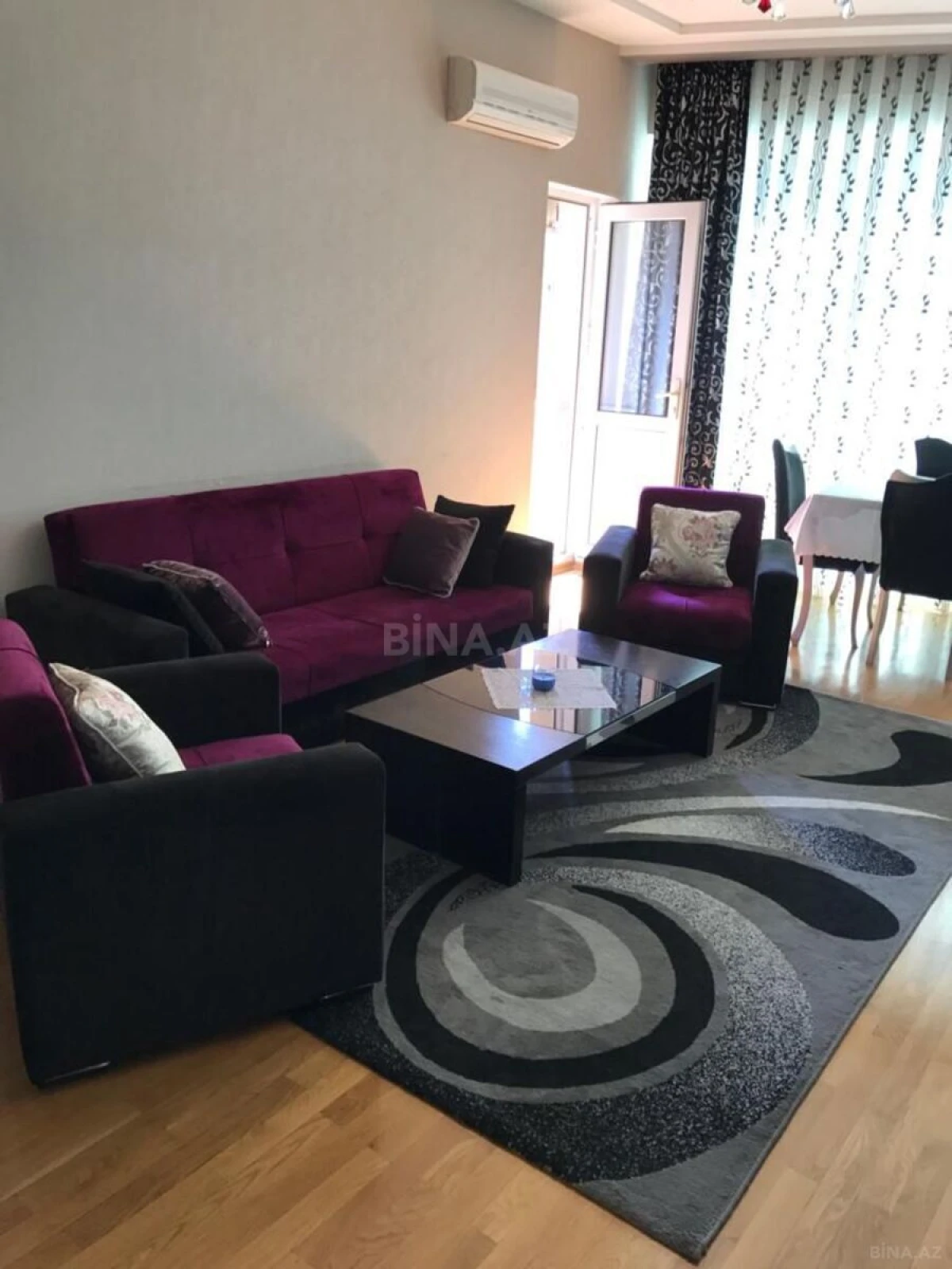 Kirayə verilir 2 otaqlı mənzil 94 m²
