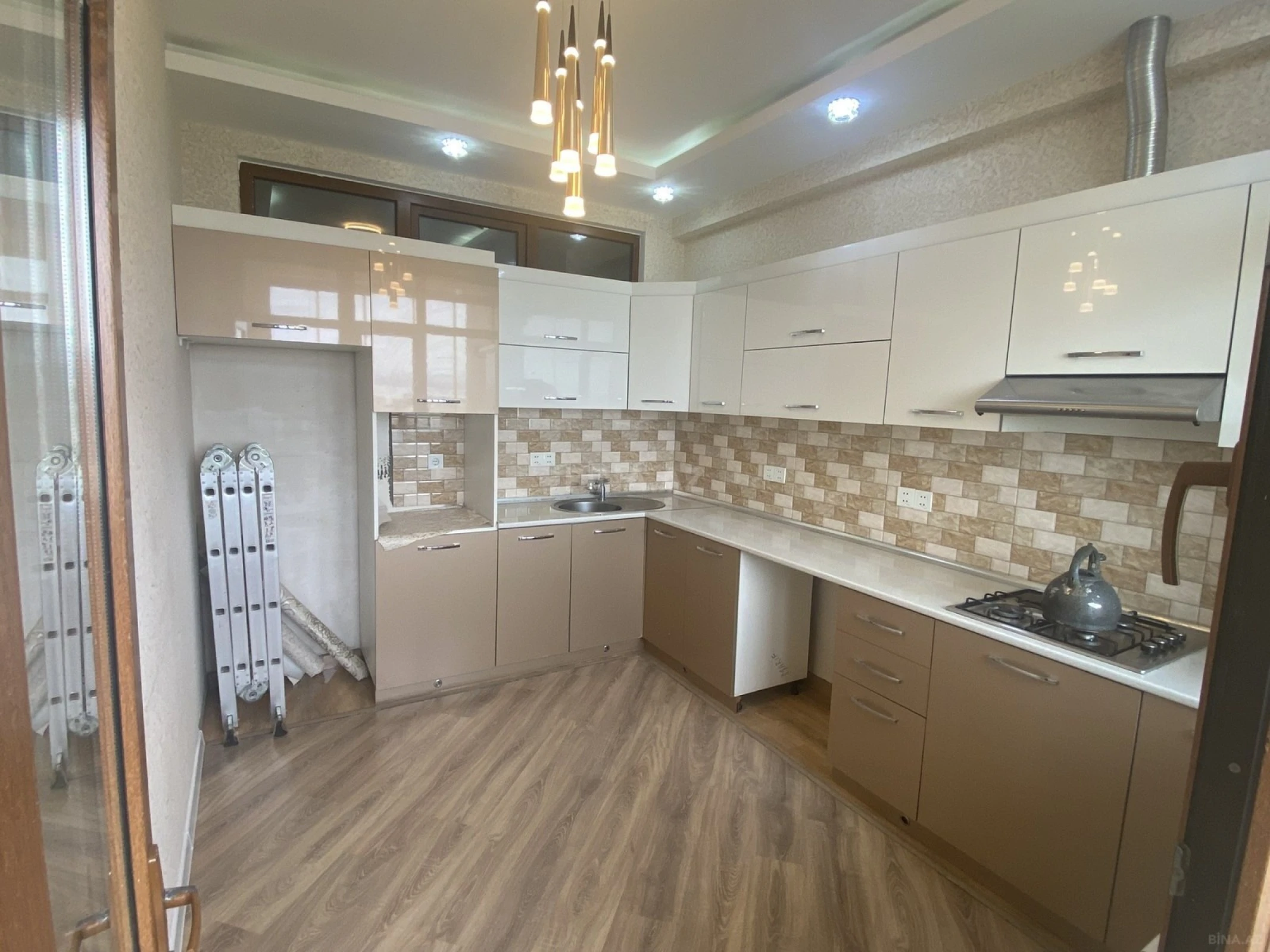 Satılır 2 otaqlı mənzil 73 m²