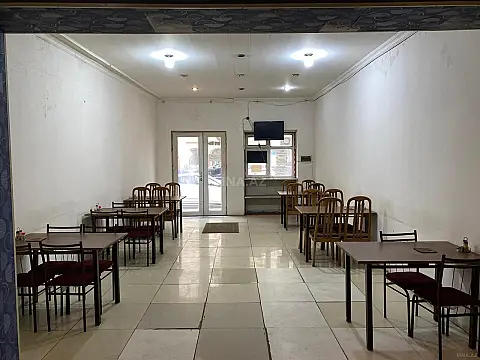 Kirayə verilir obyekt 370 m² — Bakı 370.00 m²