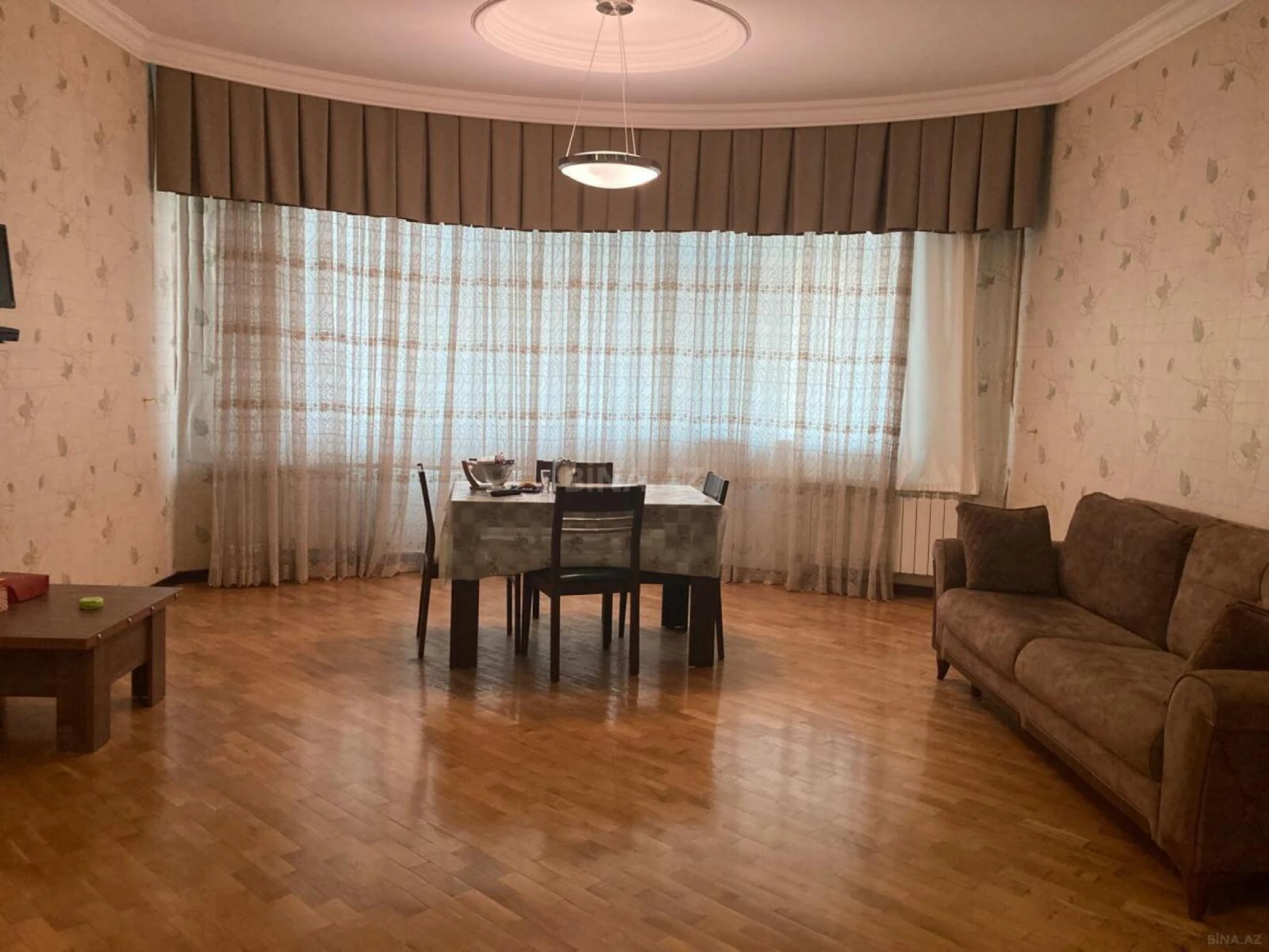 Satılır 6 otaqlı həyət evi 330 m²