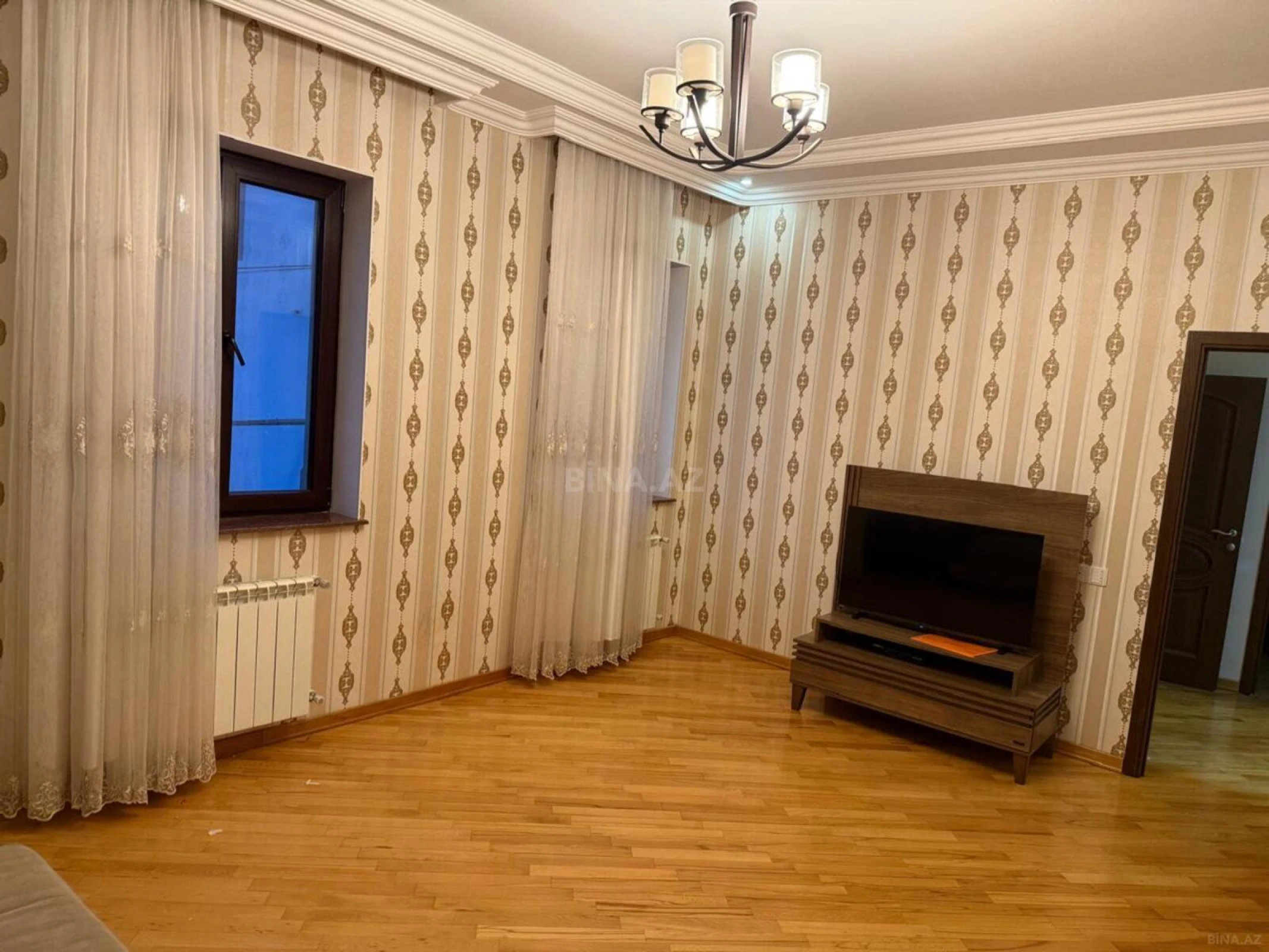 Satılır 6 otaqlı həyət evi 330 m²