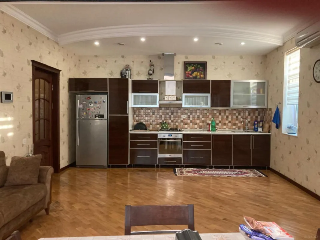 Satılır 6 otaqlı həyət evi 330 m²