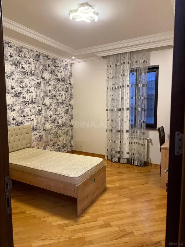 Satılır 6 otaqlı həyət evi 330 m²