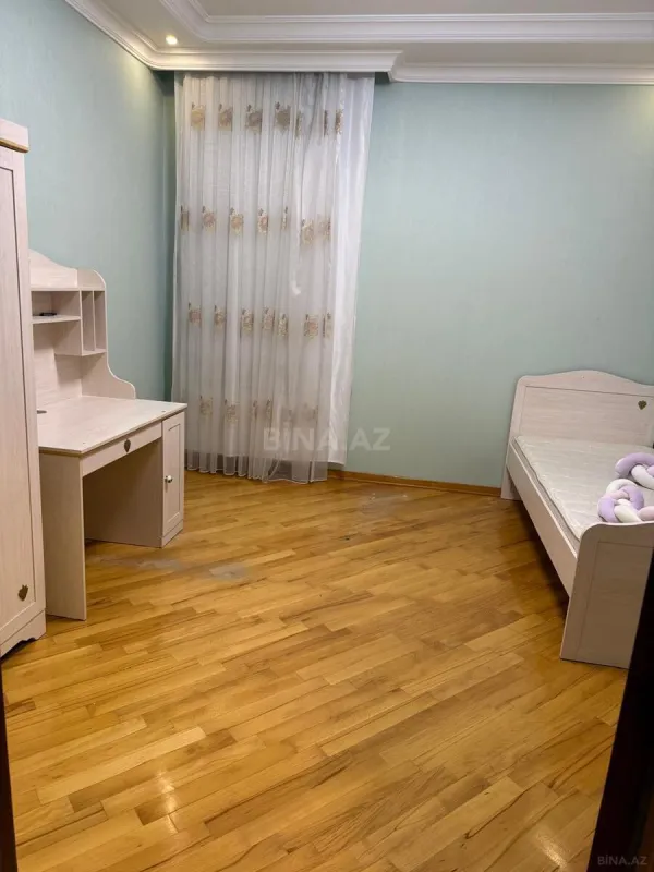 Satılır 6 otaqlı həyət evi 330 m²