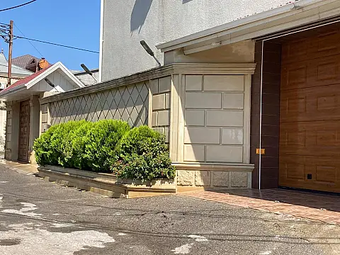 Satılır 6 otaqlı həyət evi 330 m²