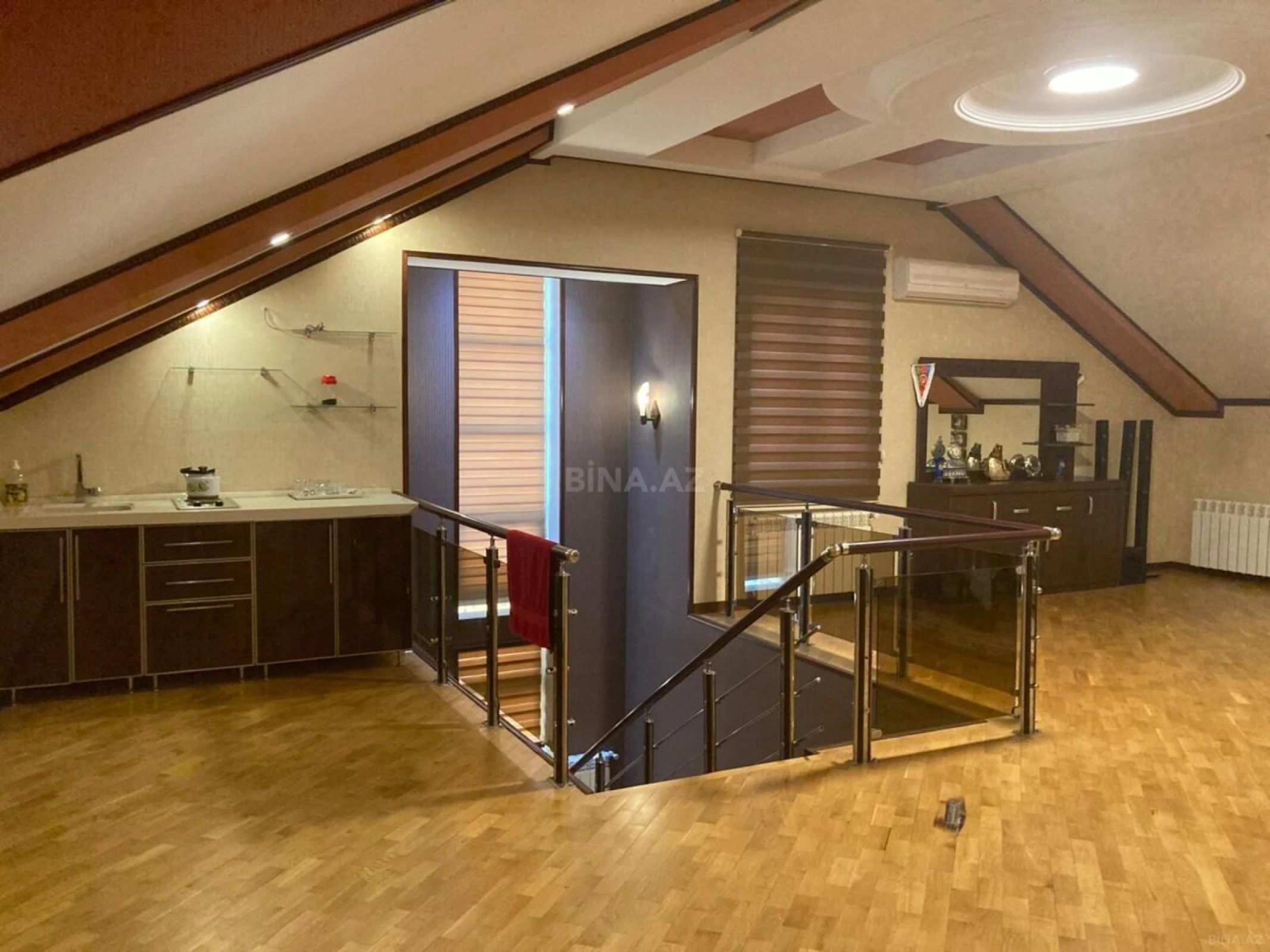 Satılır 6 otaqlı həyət evi 330 m²