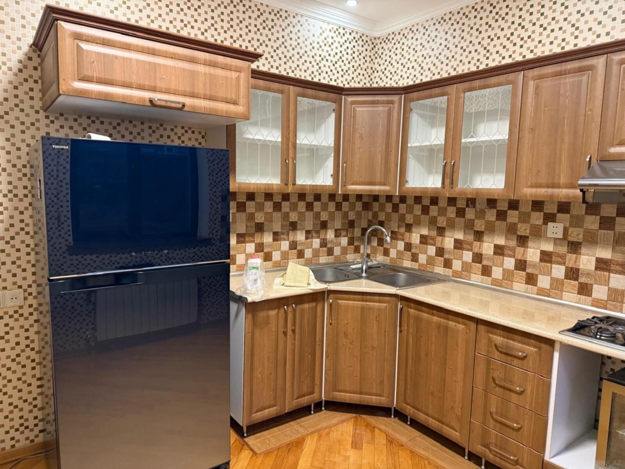 Satılır 6 otaqlı həyət evi 330 m²