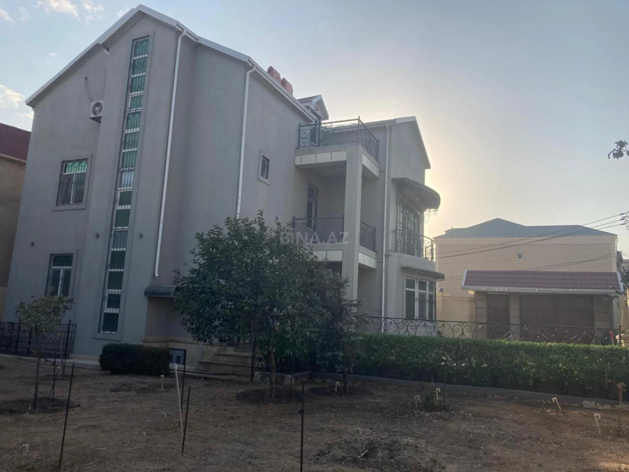 Satılır 6 otaqlı həyət evi 330 m²