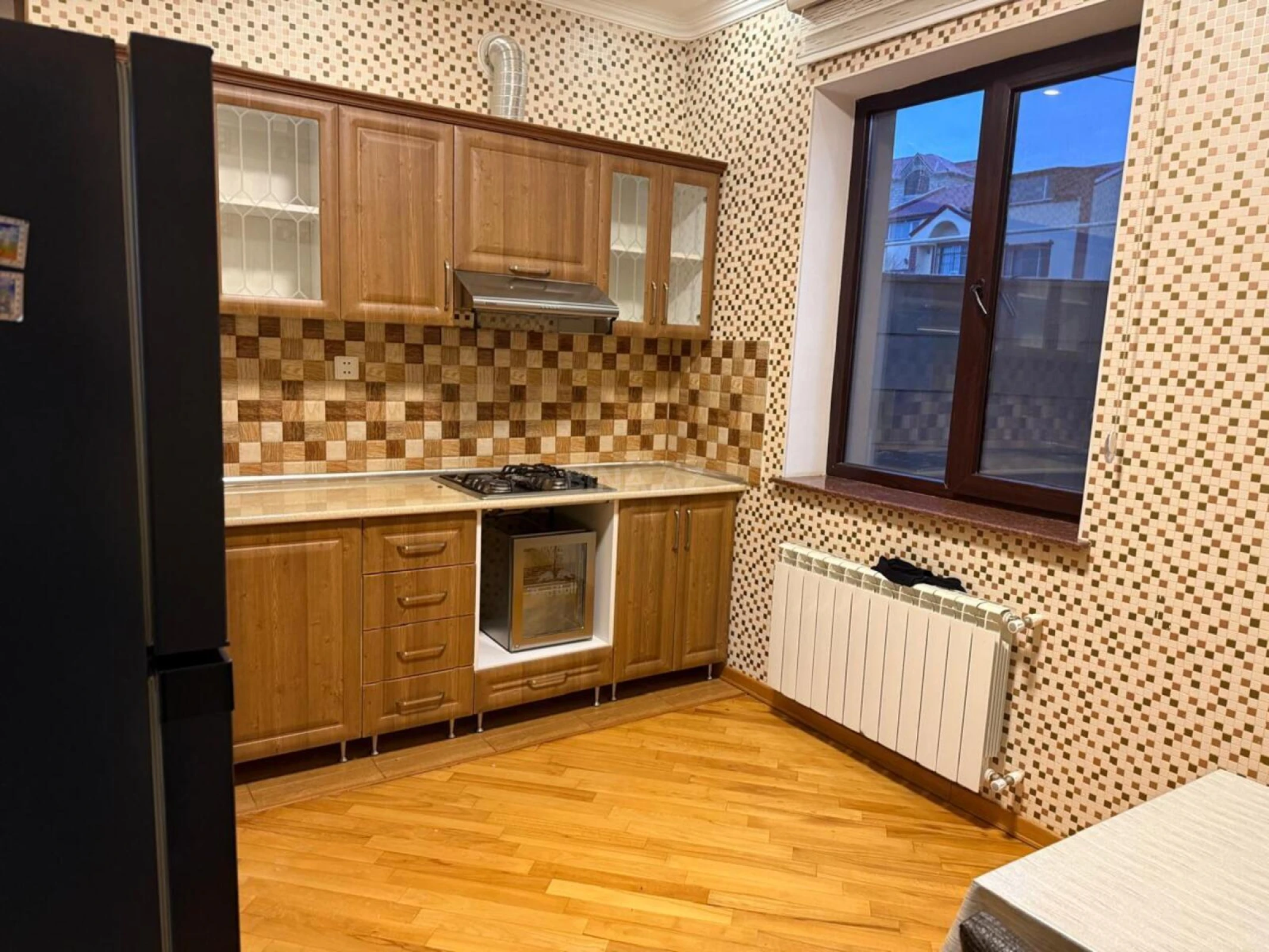 Satılır 6 otaqlı həyət evi 330 m²