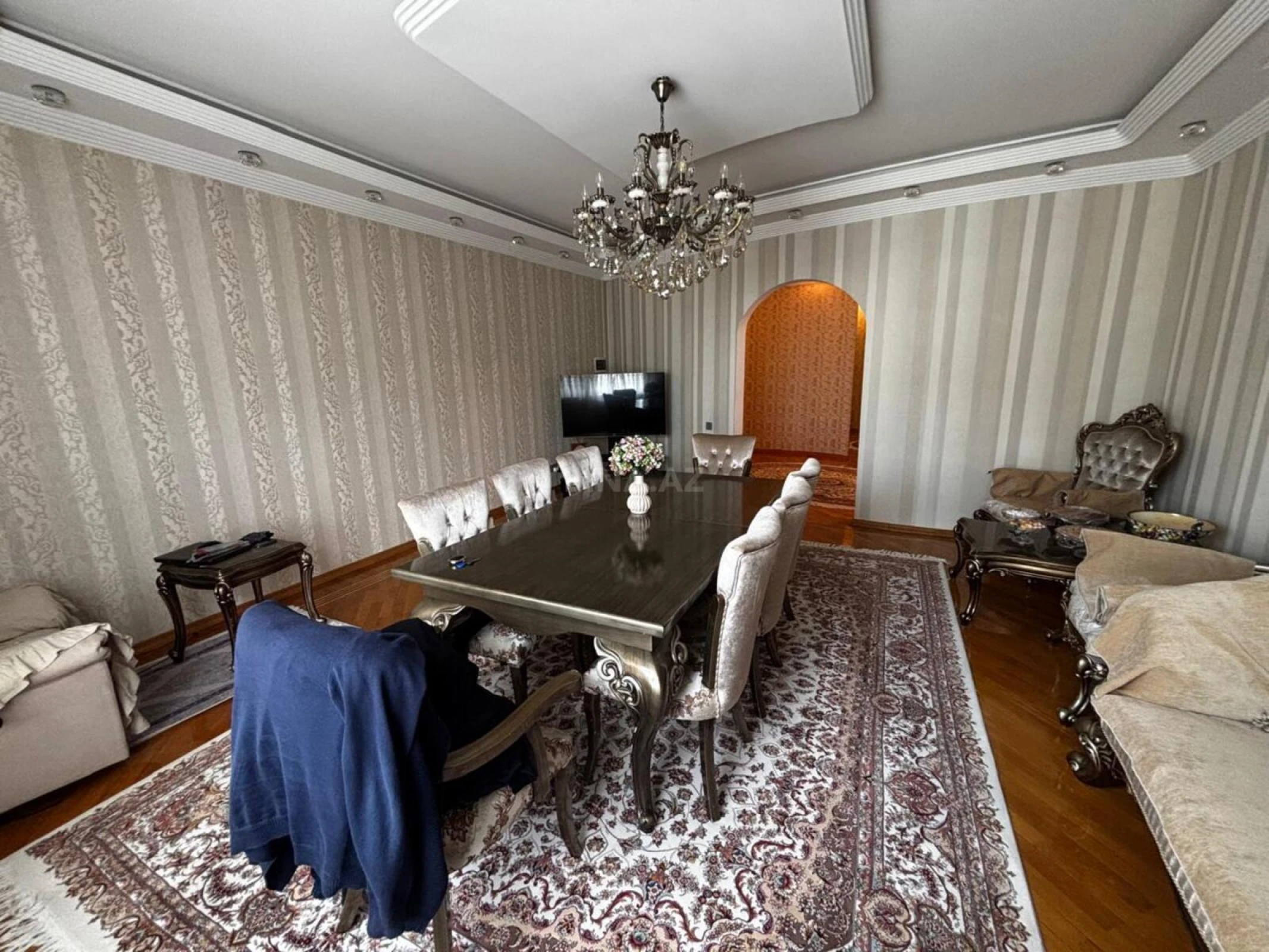 Satılır 3 otaqlı mənzil 138 m²