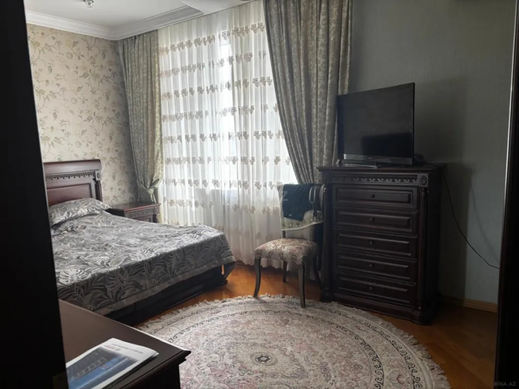 Satılır 3 otaqlı mənzil 138 m²