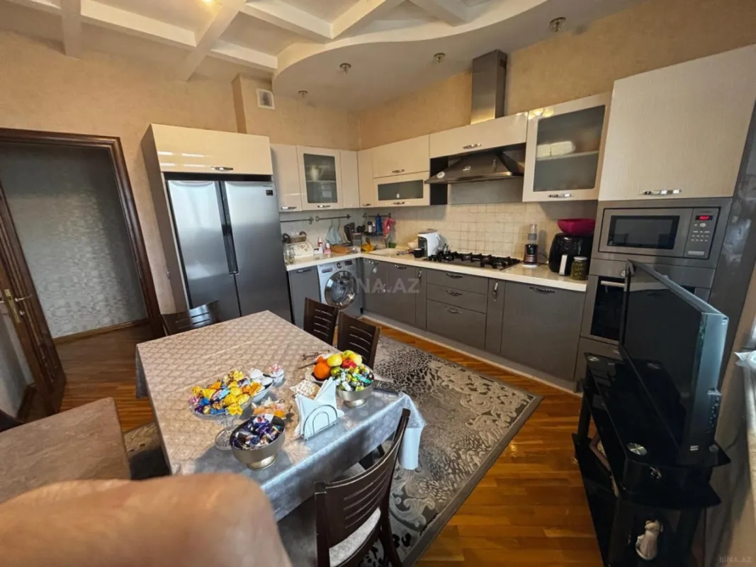 Satılır 3 otaqlı mənzil 138 m²