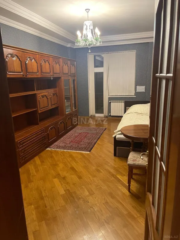 Satılır 3 otaqlı mənzil 165 m²