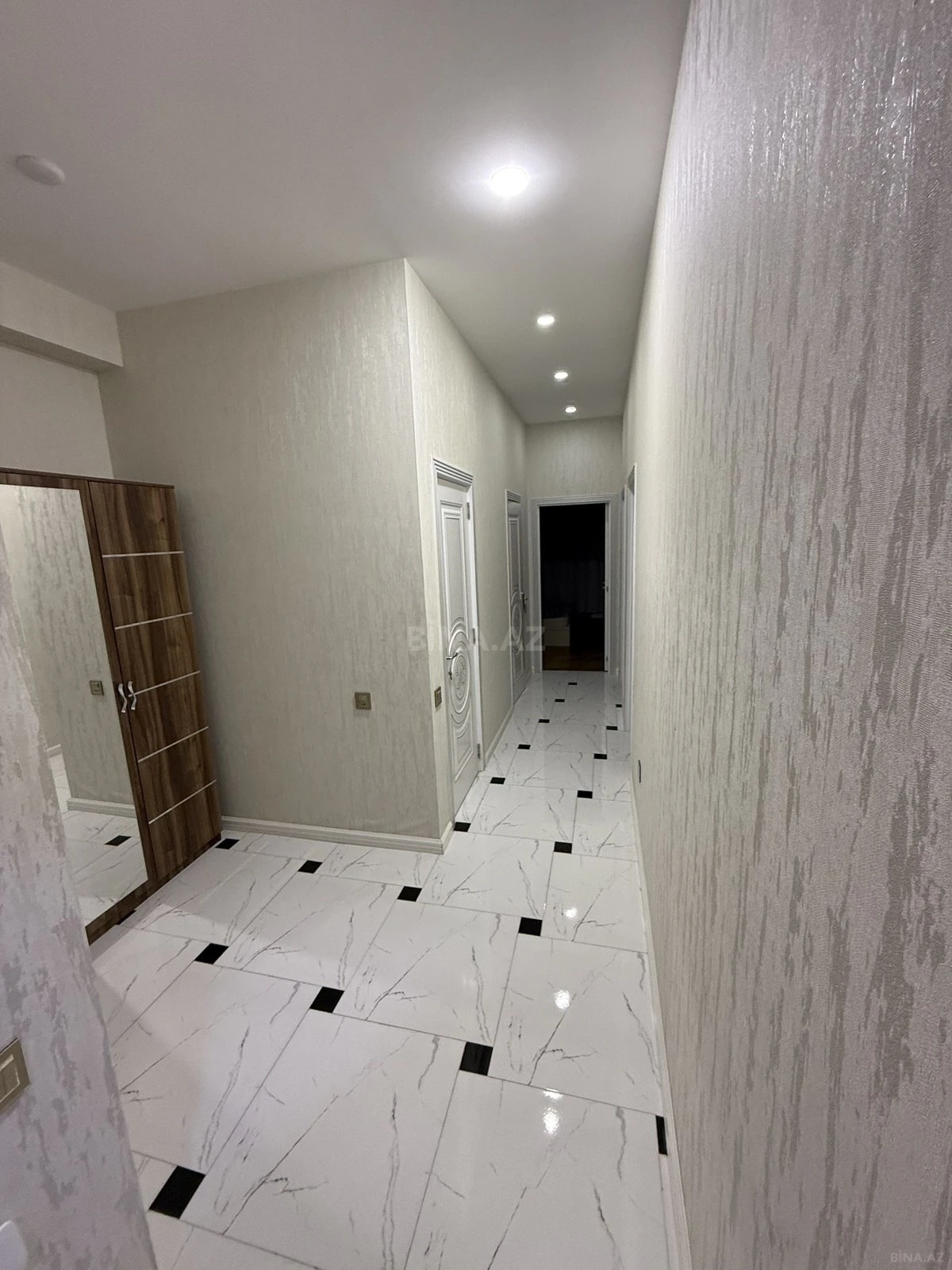 Kirayə verilir 2 otaqlı mənzil 62 m²