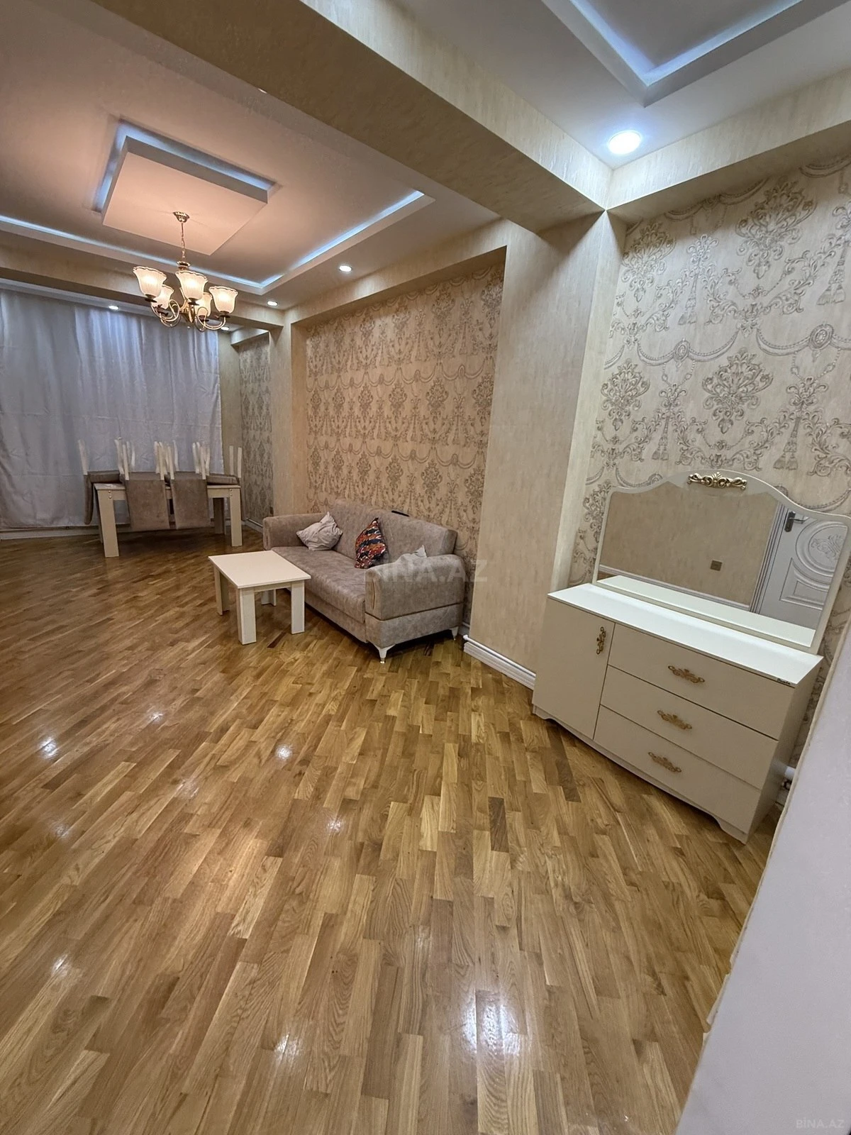Kirayə verilir 2 otaqlı mənzil 62 m²