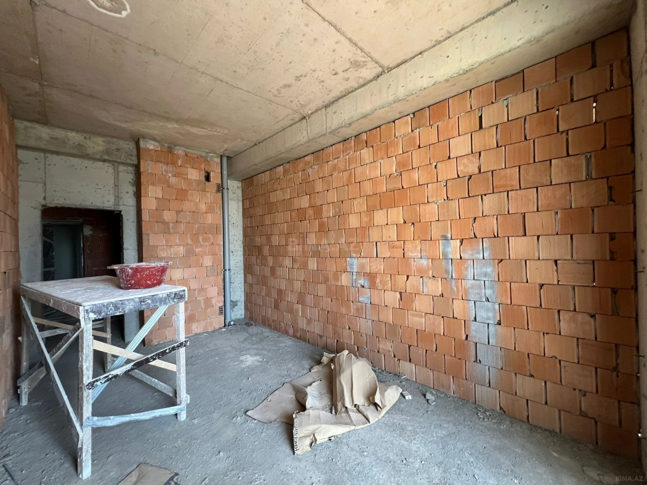 Satılır 2 otaqlı mənzil 102 m²