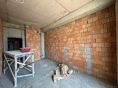 Satılır 2 otaqlı mənzil 102 m²