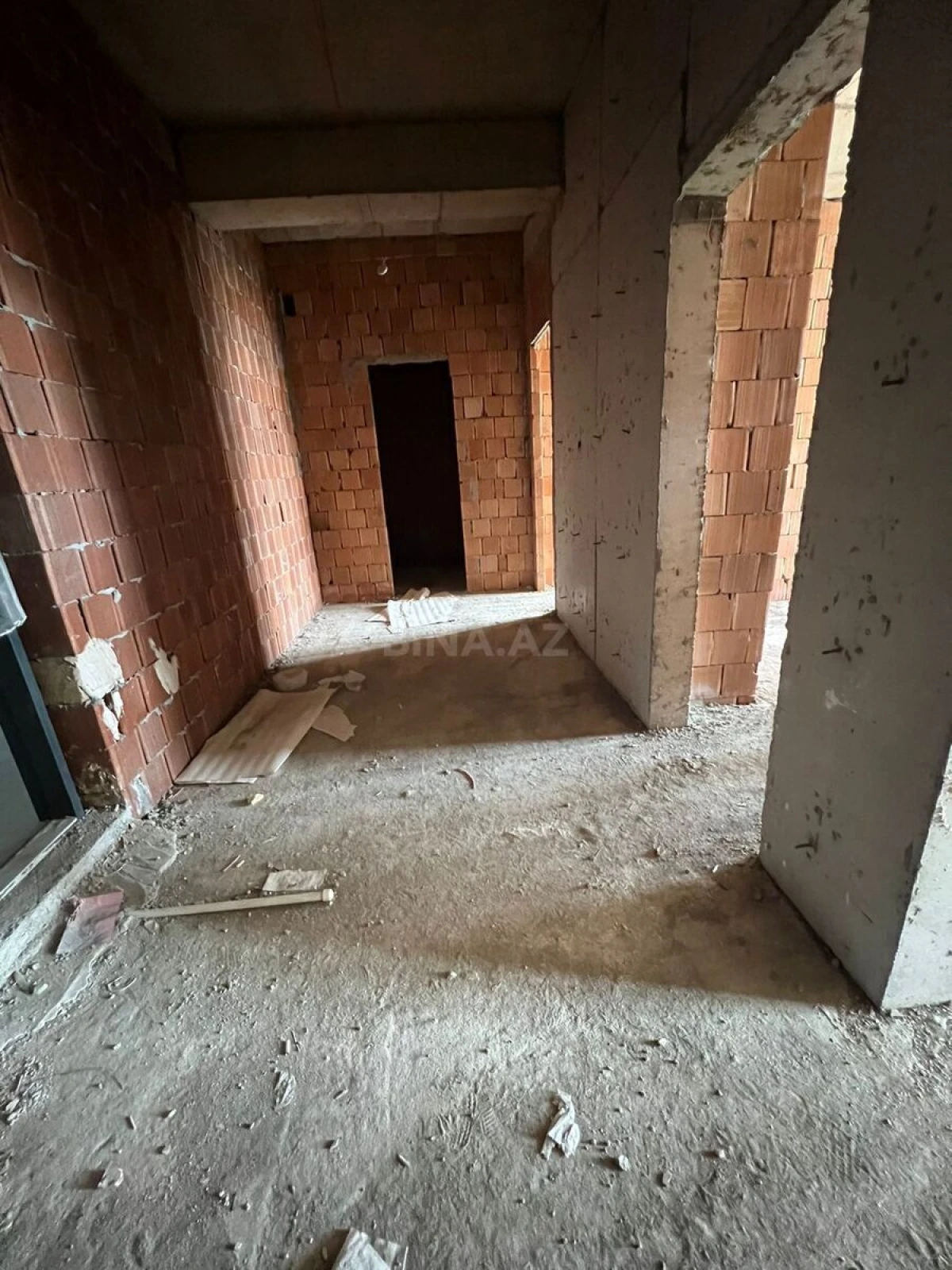 Satılır 2 otaqlı mənzil 102 m²