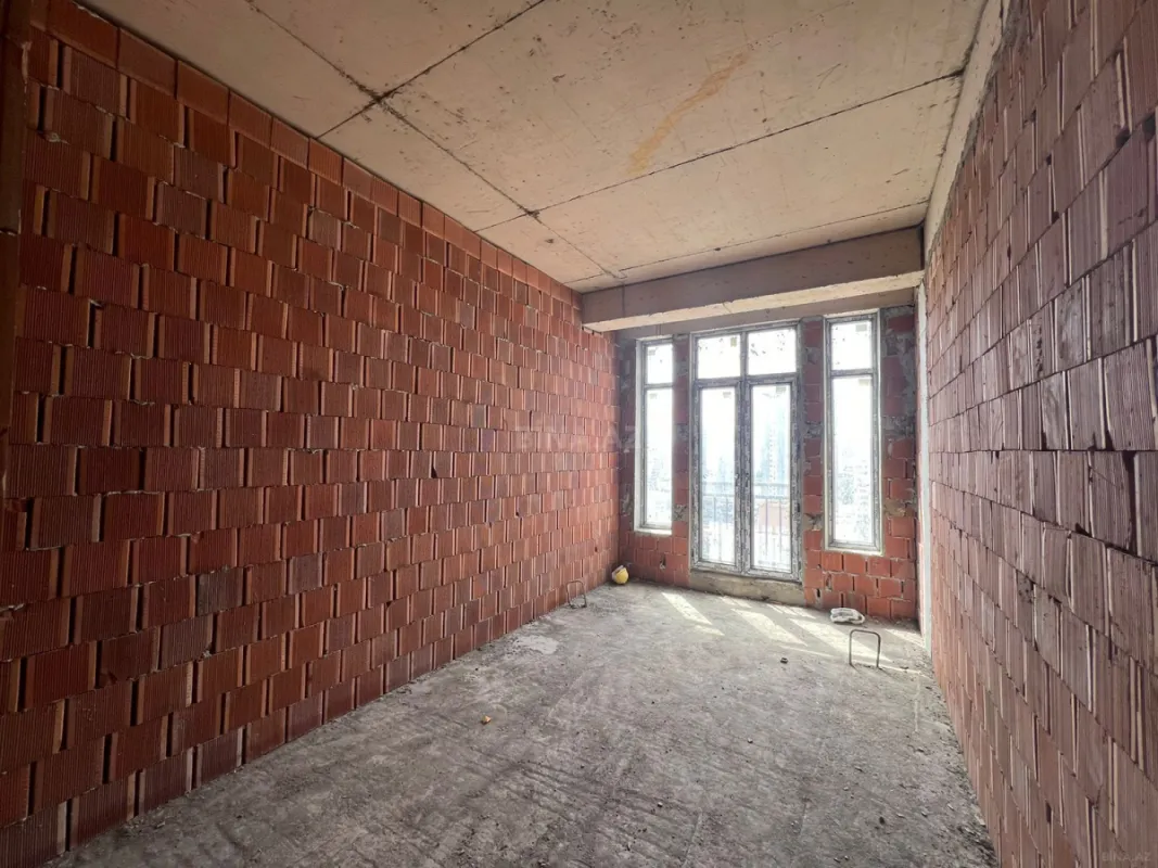 Satılır 2 otaqlı mənzil 102 m²