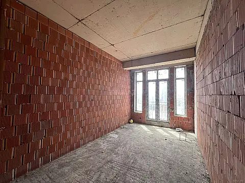 Satılır 2 otaqlı mənzil 102 m²