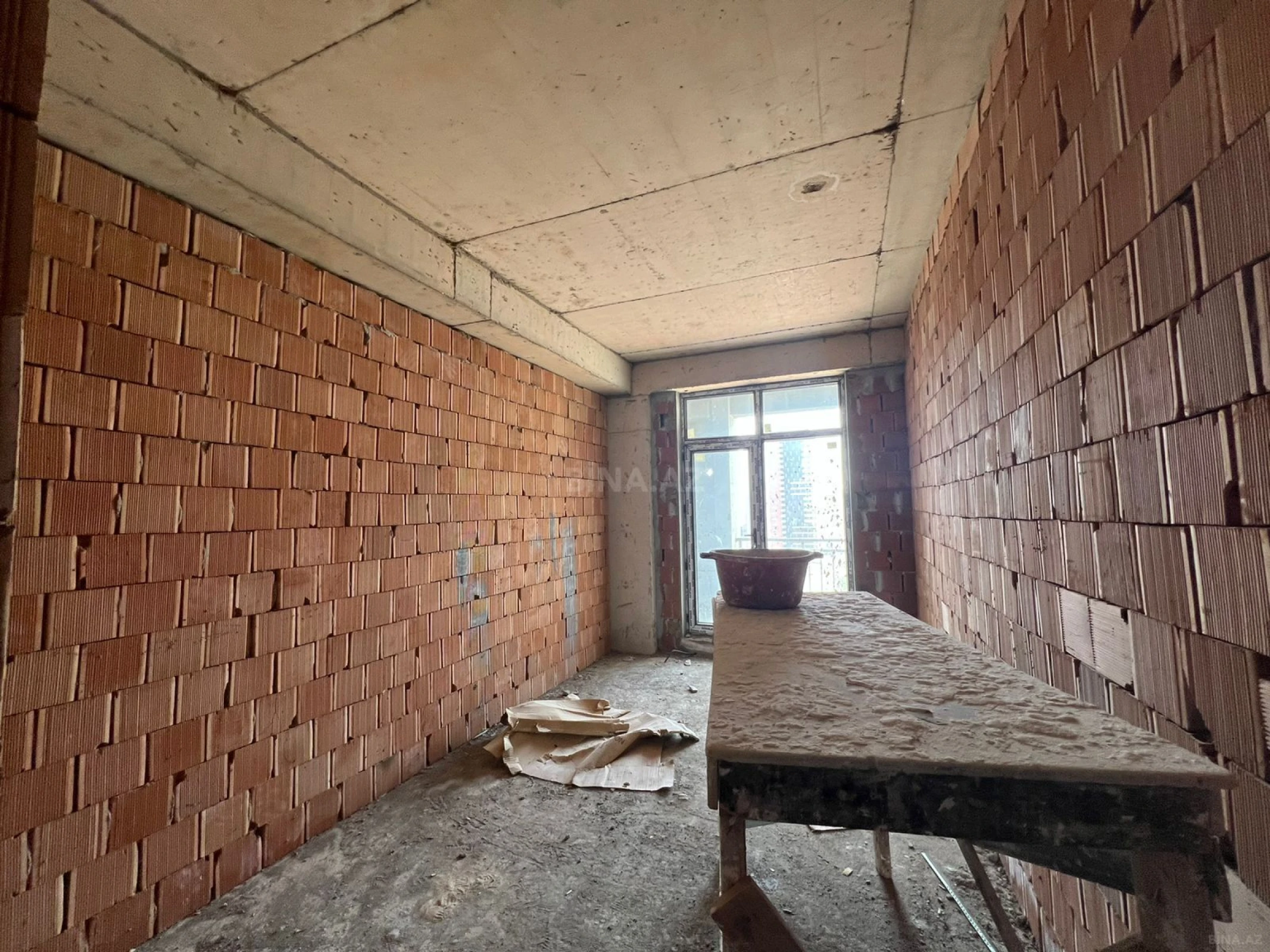 Satılır 2 otaqlı mənzil 102 m²