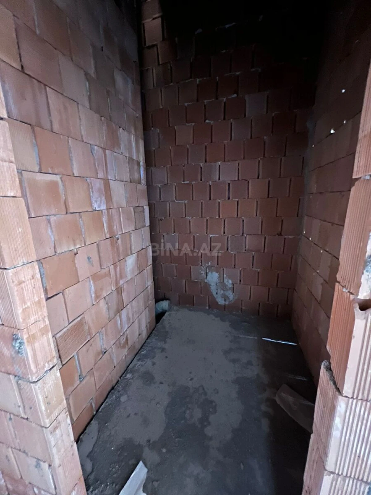 Satılır 2 otaqlı mənzil 102 m²