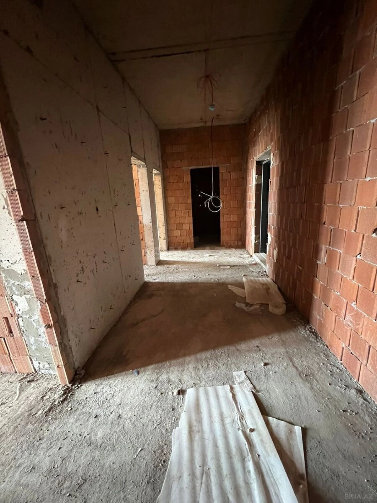 Satılır 2 otaqlı mənzil 102 m²