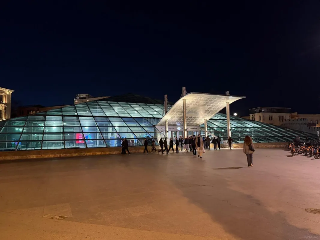 Kirayə verilir 8 otaqlı ofis 370 m²