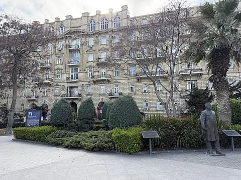 Kirayə verilir 8 otaqlı ofis 370 m²