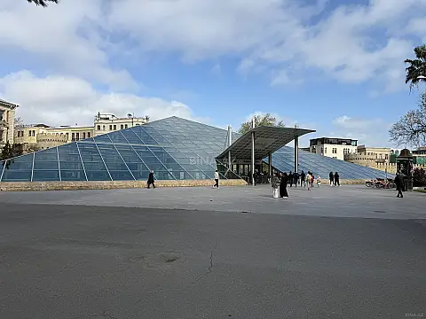 Kirayə verilir 8 otaqlı ofis 370 m²