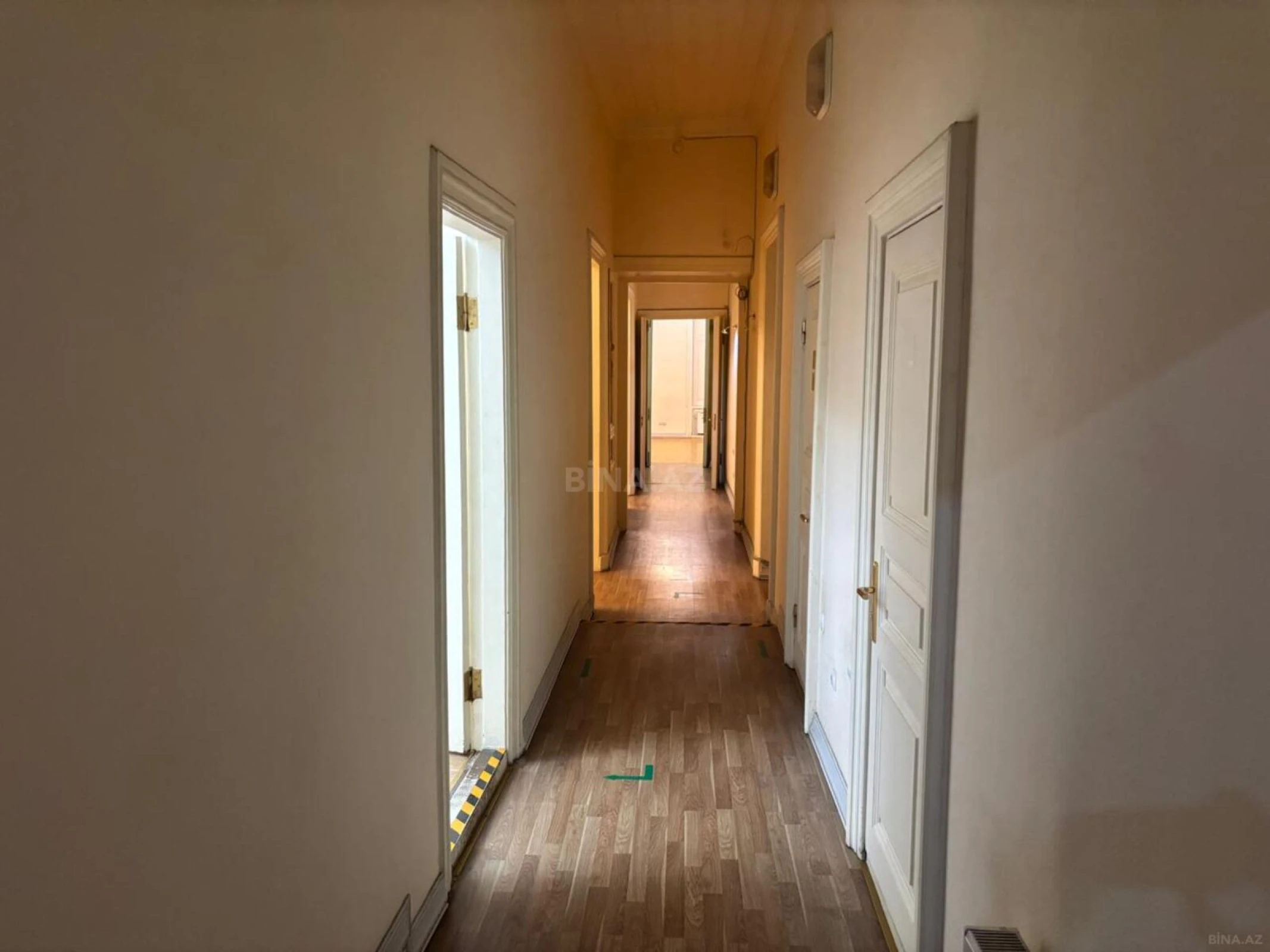 Kirayə verilir 8 otaqlı ofis 370 m²