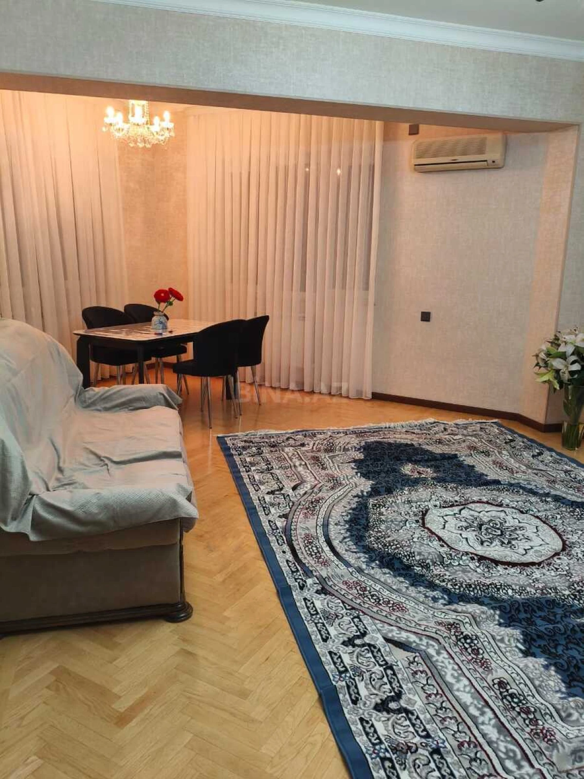 Kirayə verilir 2 otaqlı mənzil 92 m²