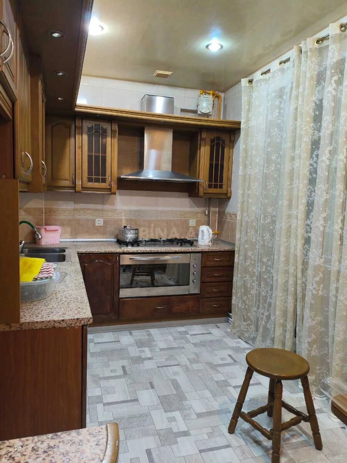 Kirayə verilir 2 otaqlı mənzil 92 m²