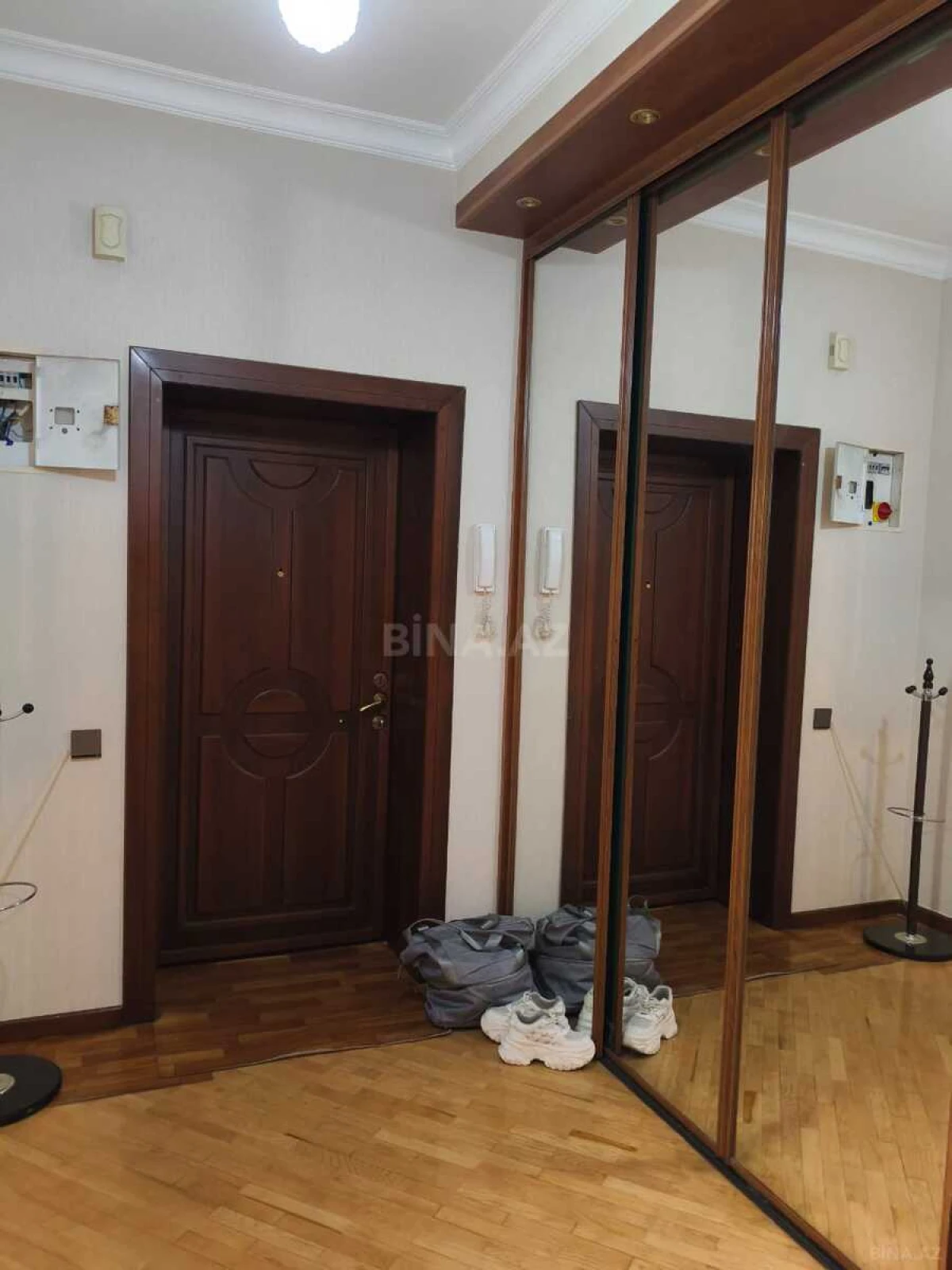 Kirayə verilir 2 otaqlı mənzil 92 m²
