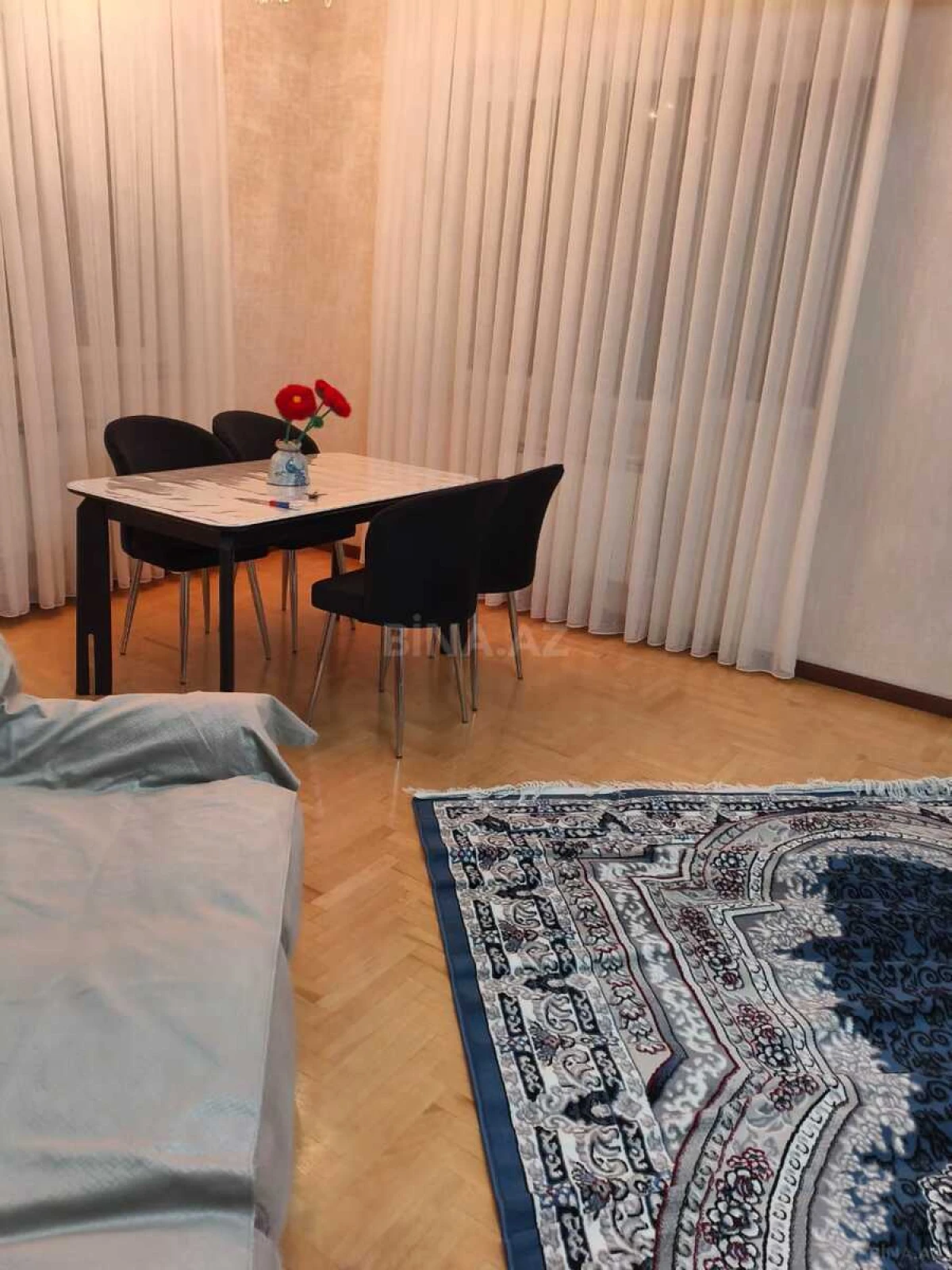 Kirayə verilir 2 otaqlı mənzil 92 m²