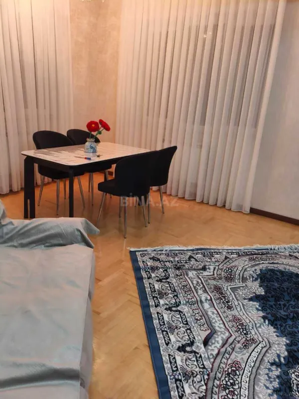 Kirayə verilir 2 otaqlı mənzil 92 m²