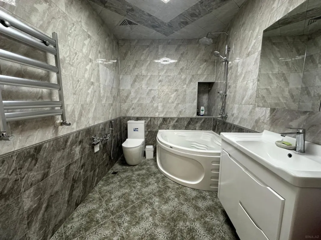 Satılır 3 otaqlı mənzil 136 m²