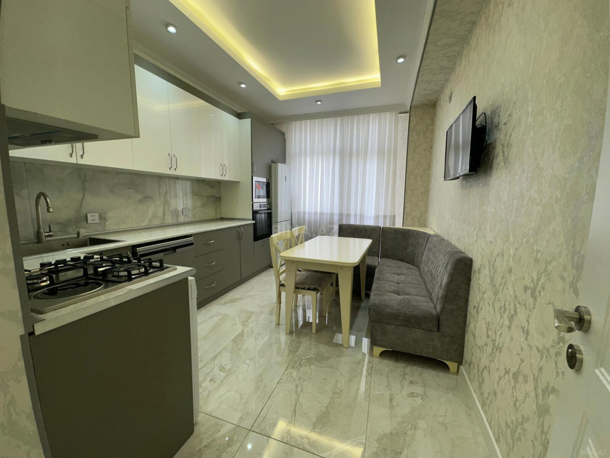 Satılır 3 otaqlı mənzil 136 m²