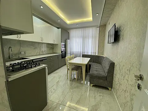 Satılır 3 otaqlı mənzil 136 m²