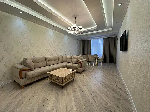 Satılır 3 otaqlı mənzil 136 m²