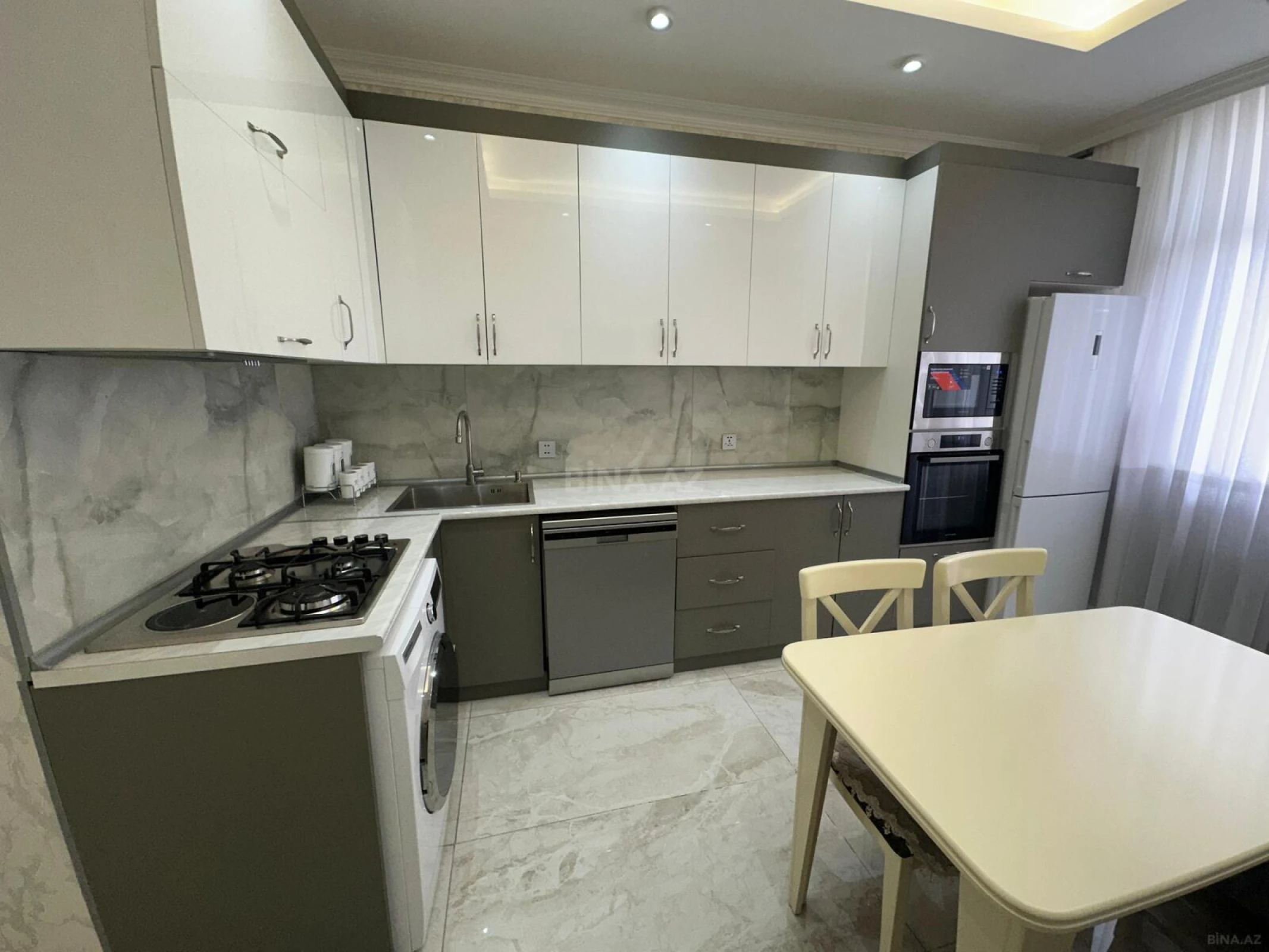 Satılır 3 otaqlı mənzil 136 m²