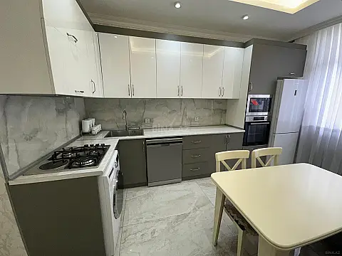 Satılır 3 otaqlı mənzil 136 m²