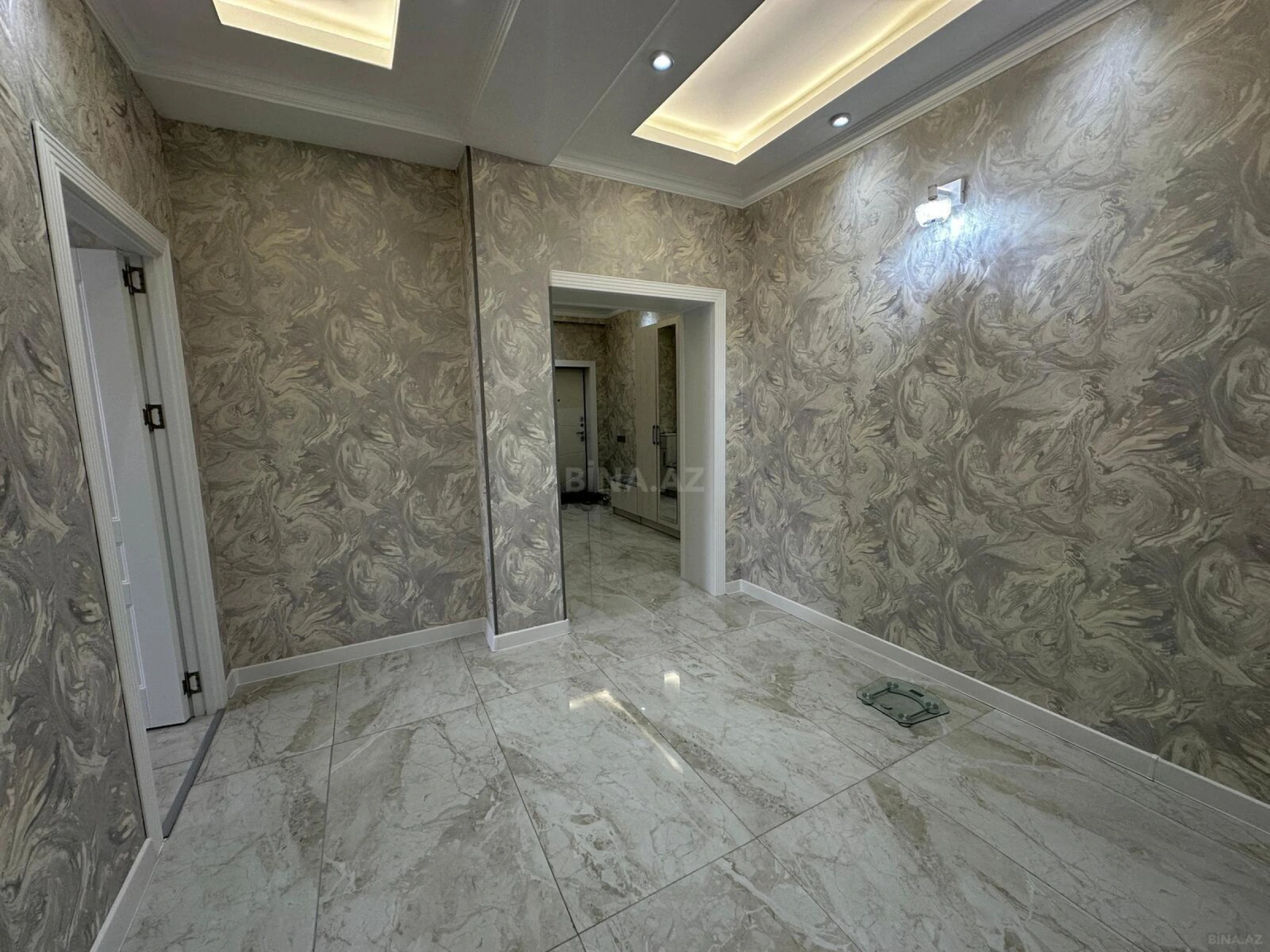 Satılır 3 otaqlı mənzil 136 m²