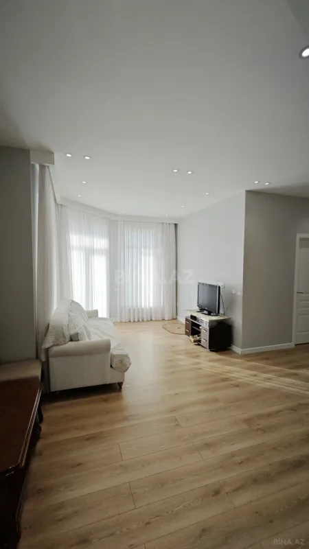 Satılır 4 otaqlı mənzil 100 m²