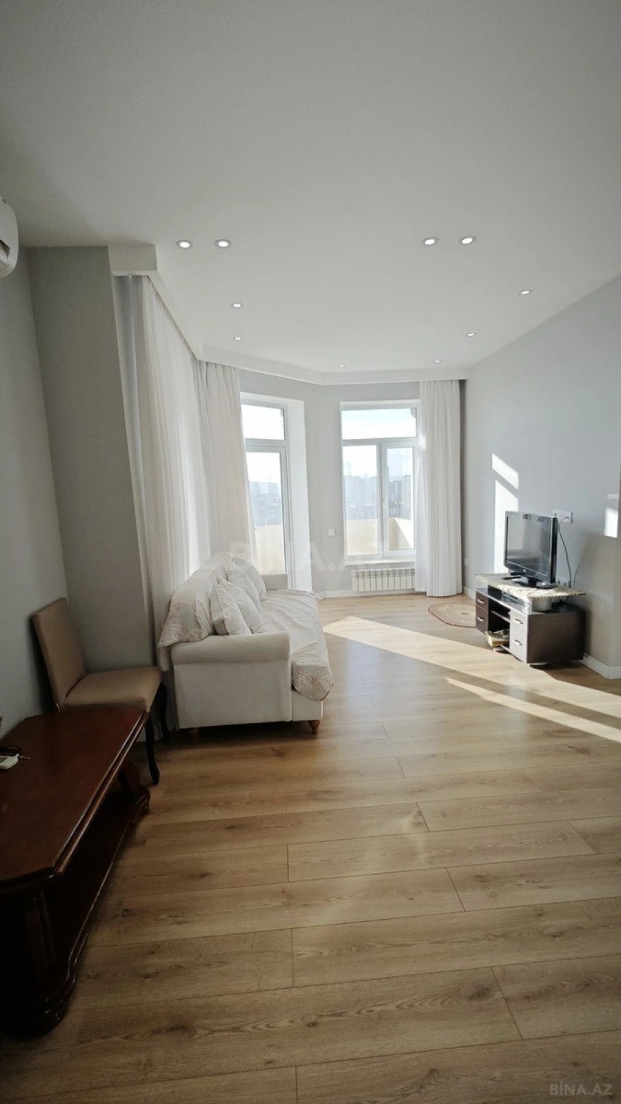 Satılır 4 otaqlı mənzil 100 m²