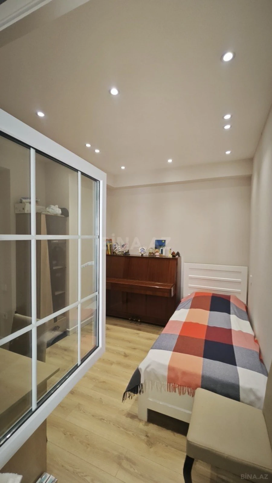 Satılır 4 otaqlı mənzil 100 m²